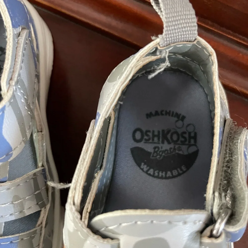 Oshkosh b’gosh baby toddler Camouflage Sandals 5M 5t